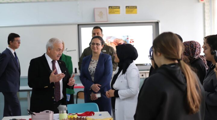 Vali Kumbuzoğlu,Kız Mesleki ve Teknik Anadolu Lisesi’ni Ziyaret